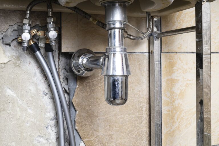 How to Replace Kitchen Sink Plumbing: Update Old Pipes Without Damaging Cabinets