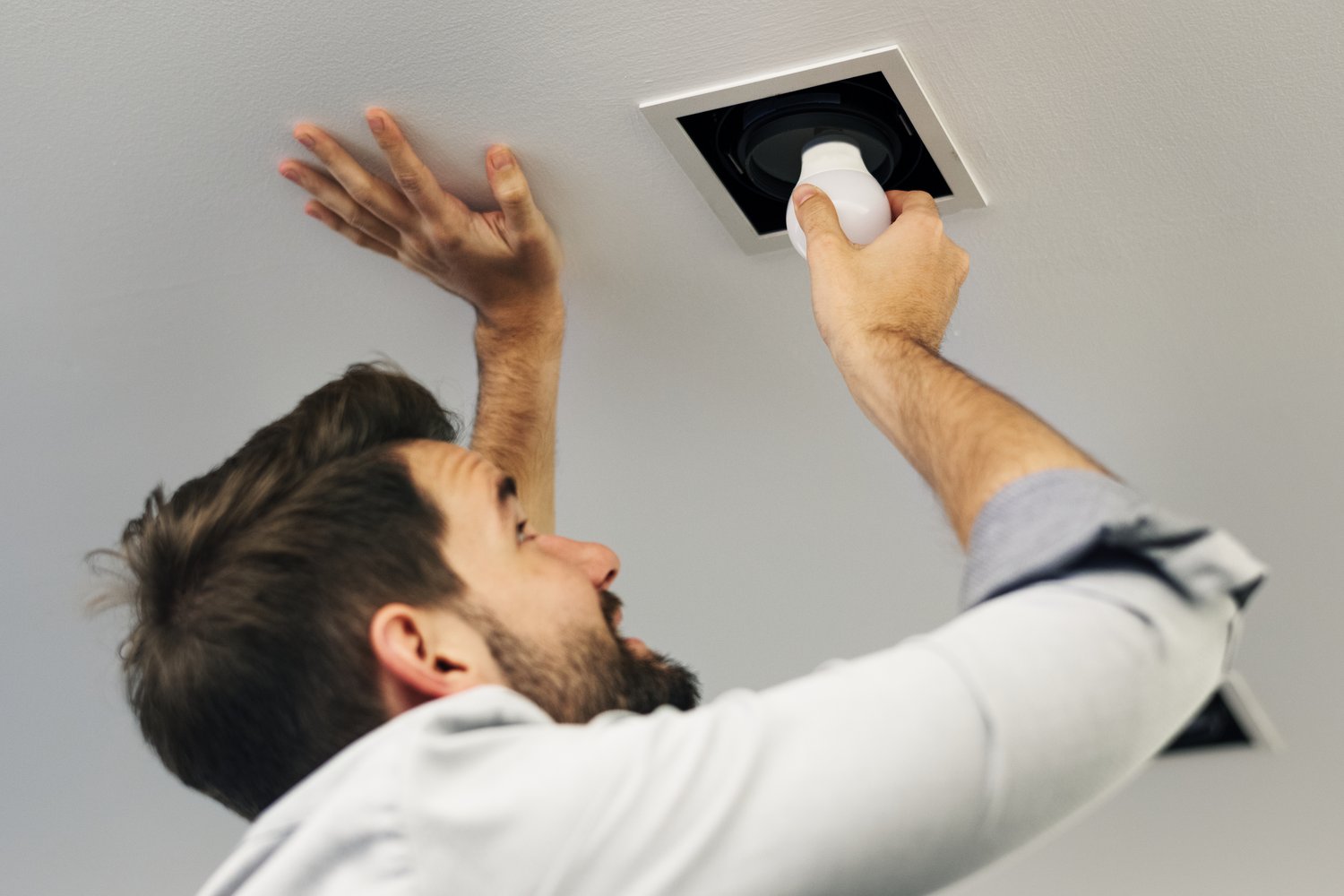 Why is My Bathroom Fan So Noisy? Troubleshooting and Replacement Guide