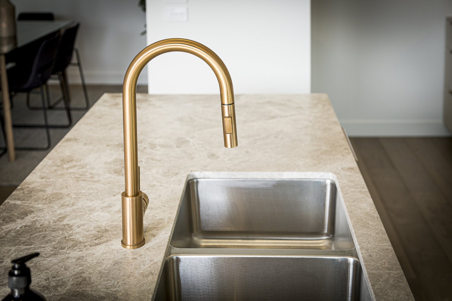 Essential guide to choosing and maintaining kitchen faucets