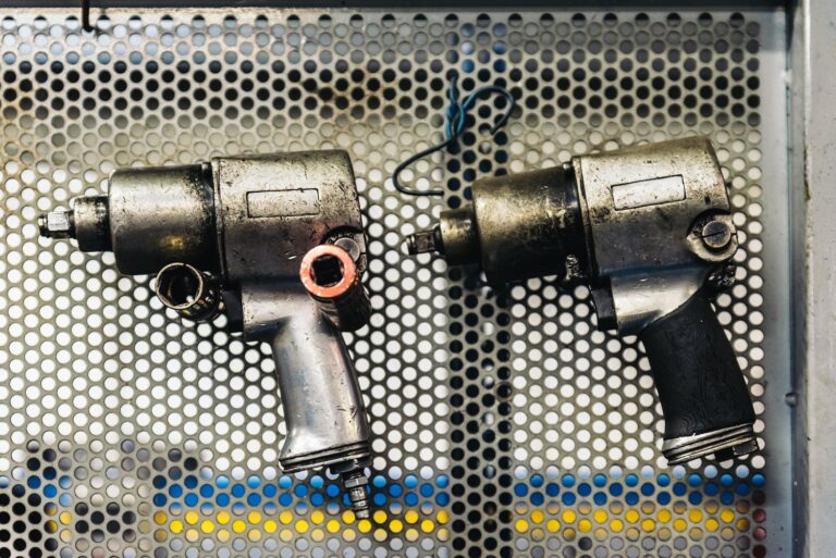 Essential guide to pneumatic tools for construction professionals