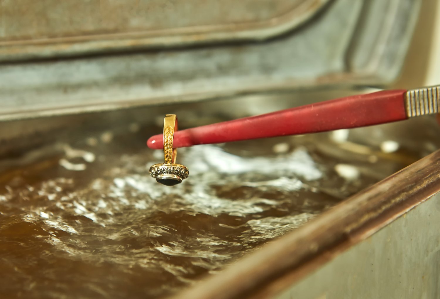 Why Is My Washing Machine Leaking? Diagnosis and Emergency Fixes