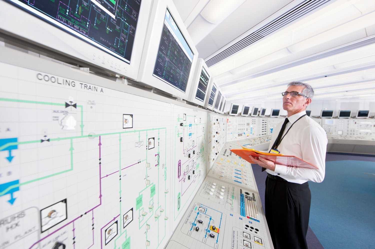 Essential guide to power supplies and automation for industry and maintenance