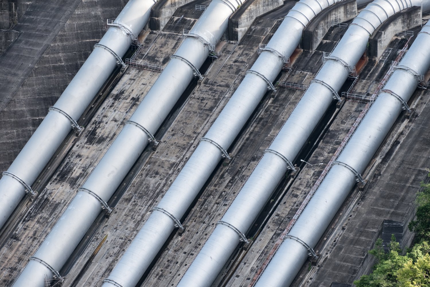 Pipe Chase Ventilation: Preventing Moisture Damage