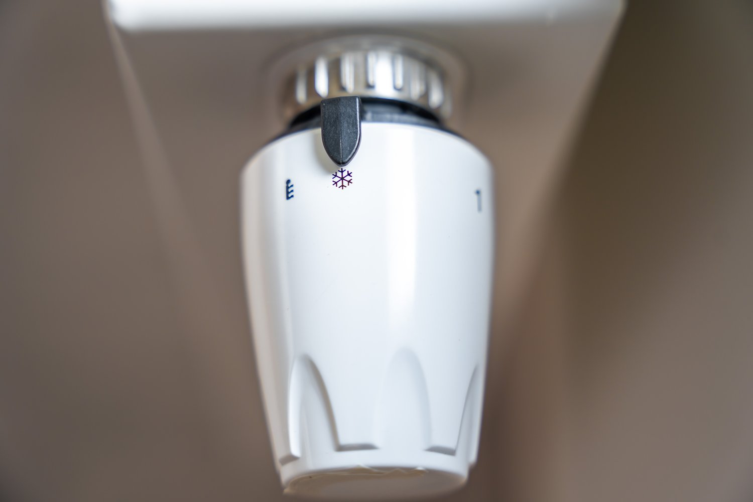 Electric Bathroom Ventilation Fan: Moisture Control and Wiring Requirements