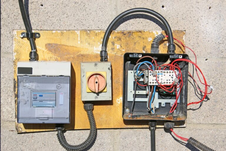 Electric Generator Transfer Switch: Automatic Backup Power Installation