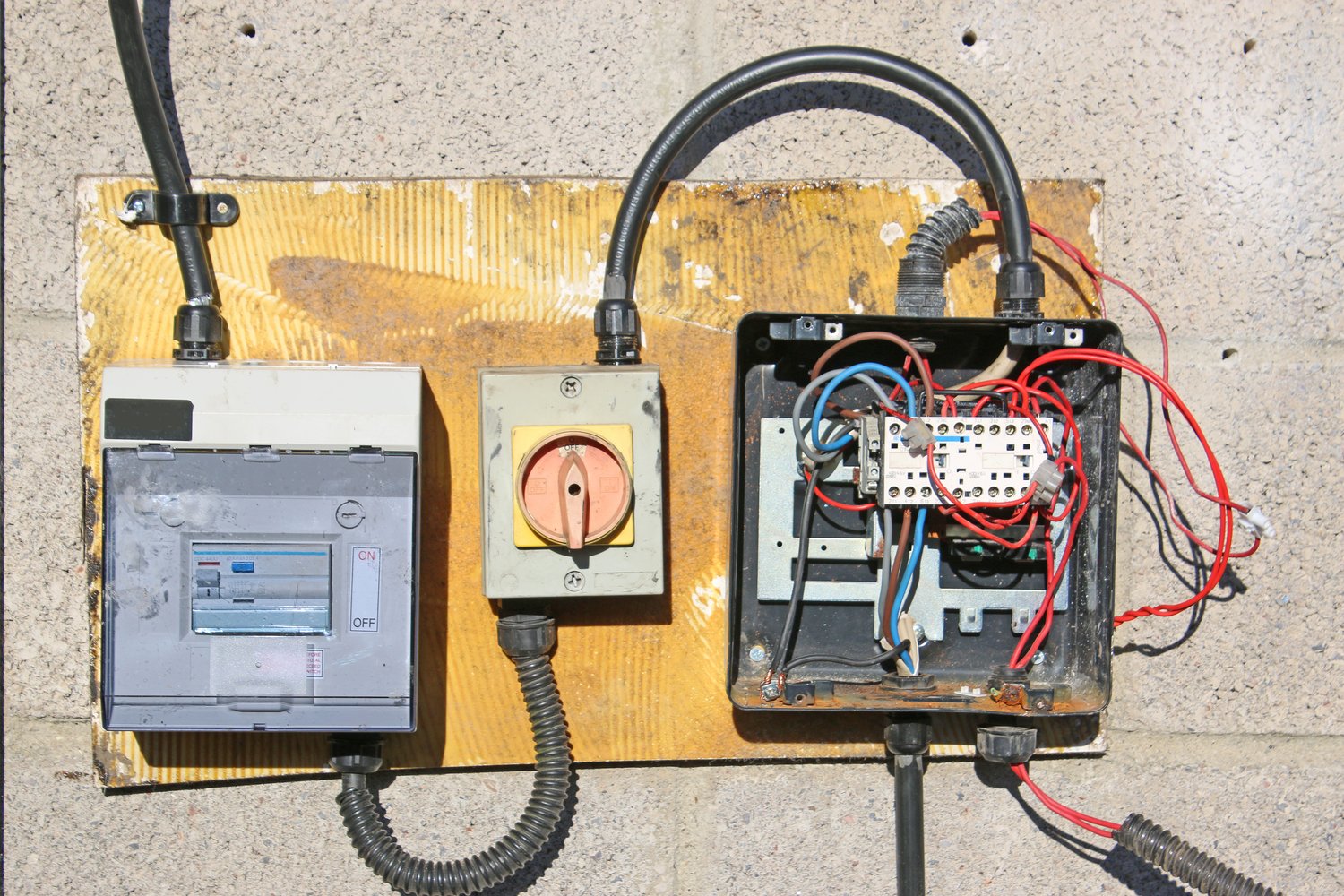 Electric Generator Transfer Switch: Automatic Backup Power Installation