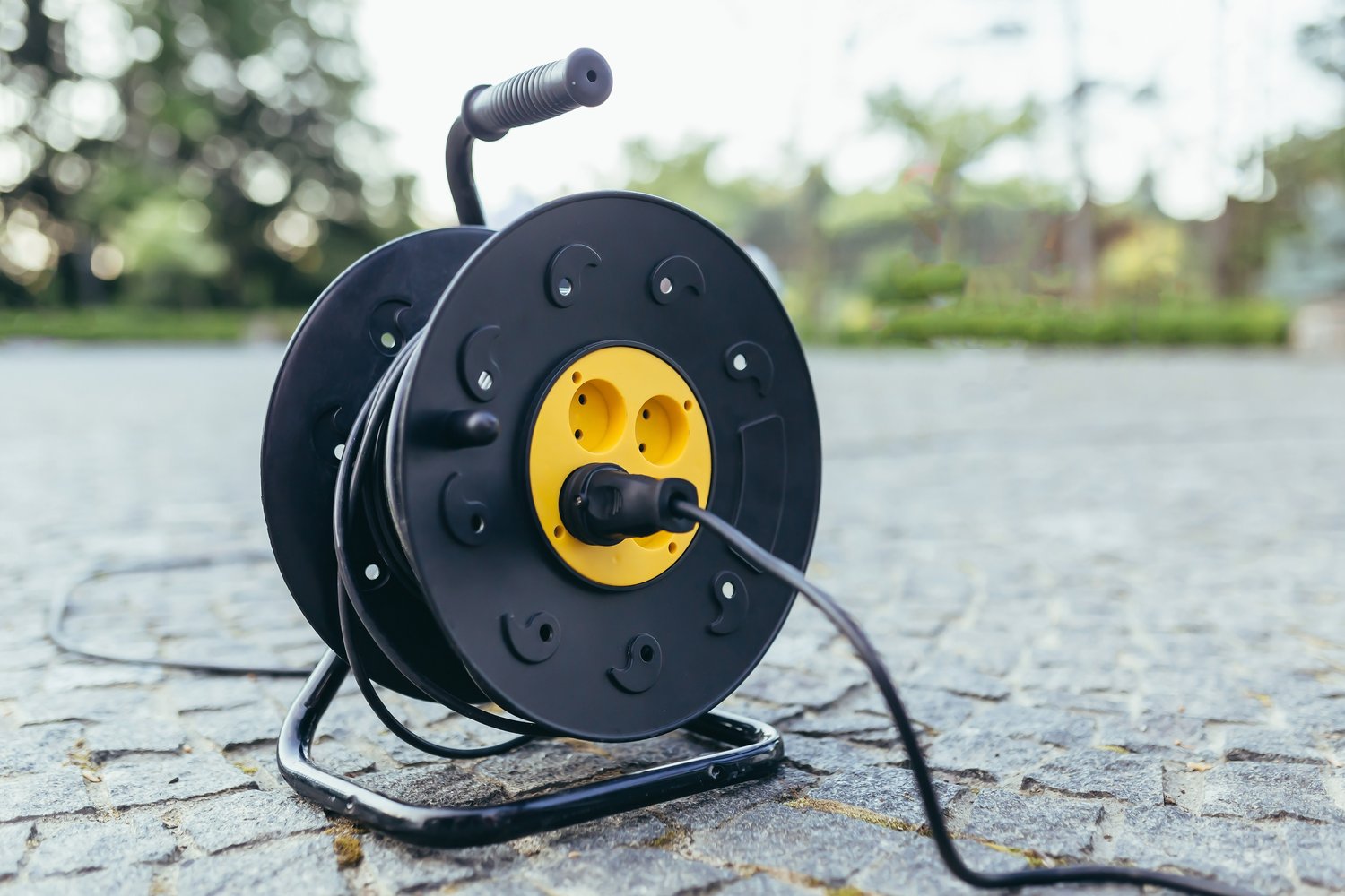 Electrical Extension Cord Safety: Proper Gauge Selection for Outdoor Use