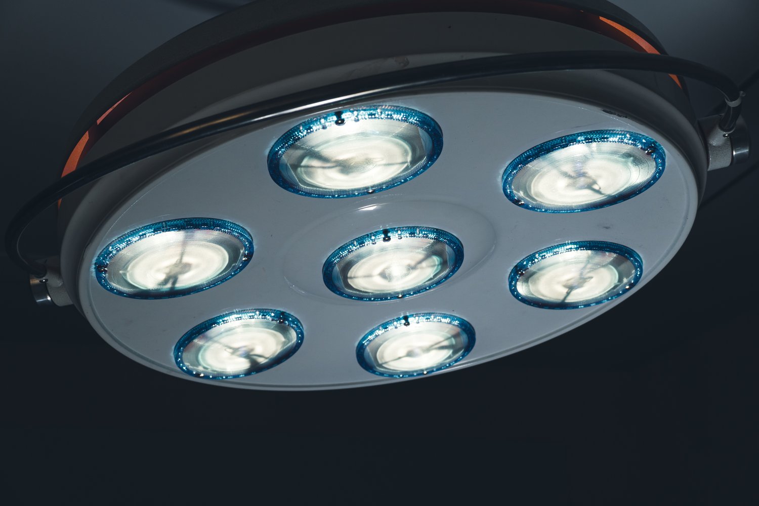 How to choose the right LED lighting fixtures for your commercial and residential projects