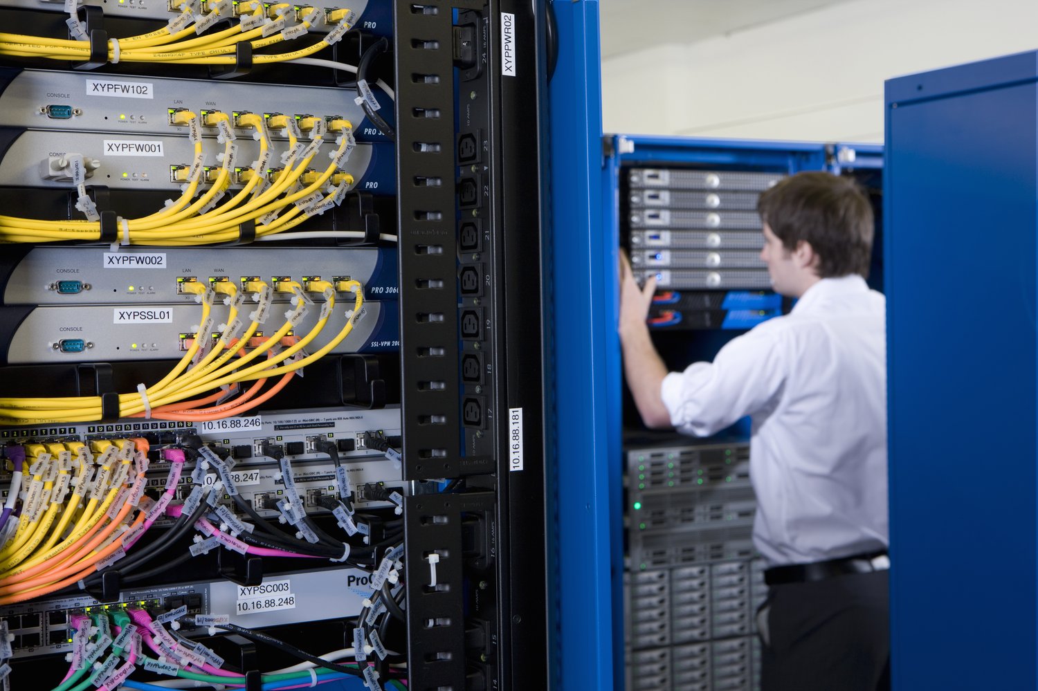 Professional guide to installing modern network infrastructure in commercial buildings